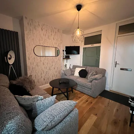 Centrally Located In City Of Lincoln Idas Place - Two Bedrooms Each With A Kingsize Bed Exterior photo