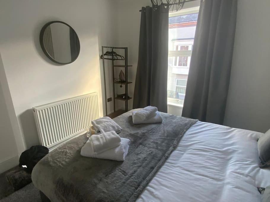 Centrally Located In Of Idas Place - Two Bedrooms Each With A Kingsize Bed Lincoln